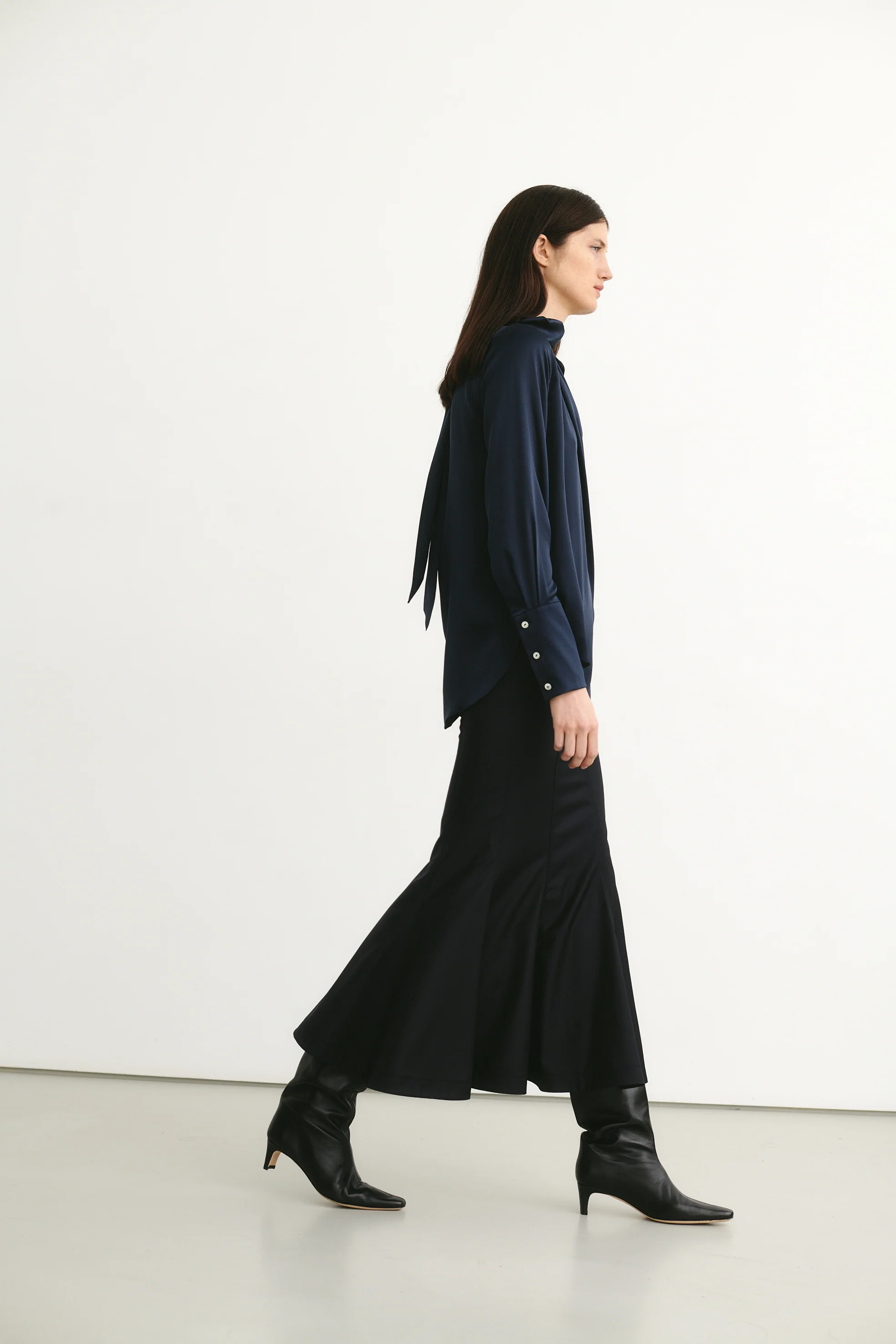 Marea Silk Top Navy - Image 4